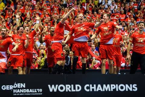 190127 Players of Denmark celebrates at the podium after the IHF World Handball Championship final between Norway and Denmark on January 27, 2019 in Herning. Photo: Ludvig Thunman BILDBYRN kod LT 35588 Copyright: LUDVIGxTHUNMAN BB190127LT143