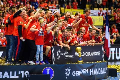 190127 Players of Denmark celebrates at the podium with the trophy after the IHF World Handball Championship final between Norway and Denmark on January 27, 2019 in Herning. Photo: Ludvig Thunman BILDBYRN kod LT 35588 Copyright: LUDVIGxTHUNMAN BB190127LT149