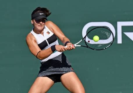 NEWPORT BEACH, CA - JANUARY 27: Bianca Andreescu (CAN) returns a shot in a finals match during the Oracle Challenger Series, on January 27, 2019, played at the Newport Beach Tennis Club in Newport Beach, CA. (Photo by John Cordes Icon Sportswire) TENNIS: JAN 27 Oracle Challenger Series Icon506190127009 EDITORIAL USE ONLY