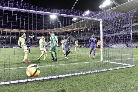 Penalty Max Gradel (tfc) vs Ludovic Butelle (sco) FOOTBALL : Toulouse vs Angers - 22eme Journee de L1 - Toulouse - 27 01 2019 ThierryBreton Panoramic 