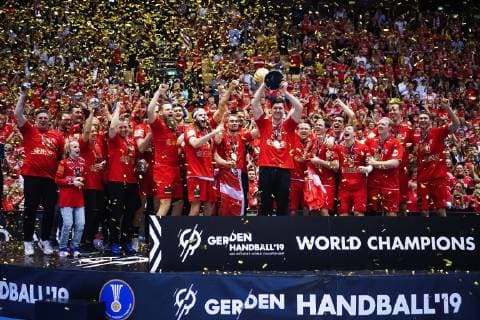 Handball WM, Dänemark ist Weltmeister Niklas Landin of Denmark with the trophy and gold medal after the men s IHF Handball World Championship WM Weltmeisterschaft final match between Denmark and Norway in Herning, Denmark on Sunday, Jan. 27, 2019. , Herning Denmark Copyright: BoxAmstrup BoxAmstrupx COP102 spdk20190128-003947-L