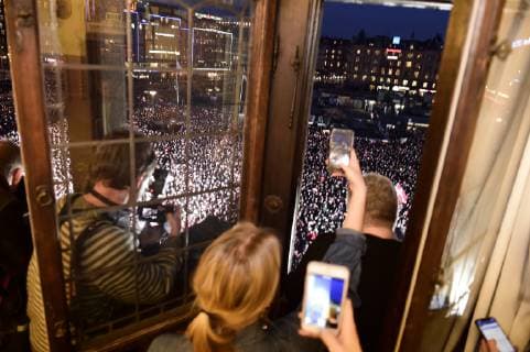 Handball, Weltmeister Dänemark wird in Kopenhagen gefeiert Det danske herrelandshold som soendag vandt guld i VM i haandbold bliver hyldet paa Koebenhavns Raadhusplads, mandag den 28. januar 2019.. , Haandboldherrerne hyldes fra bal Copyright: MadsxClausxRasmussenx COP107 spdk20190128-175540-L
