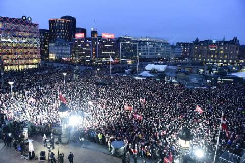Handball, Weltmeister Dänemark wird in Kopenhagen gefeiert Det danske herrelandshold som soendag vandt guld i VM i haandbold bliver hyldet paa Koebenhavns Raadhusplads, mandag den 28. januar 2019.. , Haandboldherrerne hyldes fra bal Copyright: MadsxClausxRasmussenx COP107 spdk20190128-175610-L