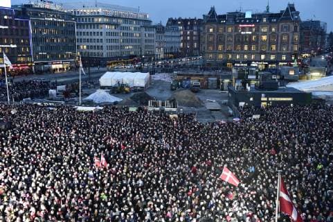 Handball, Weltmeister Dänemark wird in Kopenhagen gefeiert Det danske herrelandshold som soendag vandt guld i VM i haandbold bliver hyldet paa Koebenhavns Raadhusplads, mandag den 28. januar 2019.. , Haandboldherrerne hyldes fra bal Copyright: MadsxClausxRasmussenx COP107 spdk20190128-175616-L