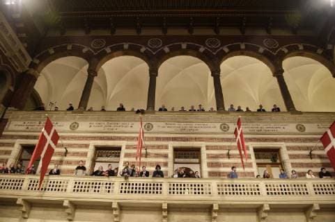 Handball, Weltmeister Dänemark wird in Kopenhagen gefeiert Det danske herrelandshold som soendag vandt guld i VM i haandbold bliver hyldet paa Koebenhavns Raadhusplads, mandag den 28. januar 2019.. , Haandboldherrerne hyldes fra bal Copyright: MadsxClausxRasmussenx COP107 spdk20190128-175628-L