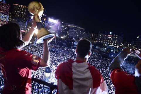 Handball, Weltmeister Dänemark wird in Kopenhagen gefeiert Det danske herrelandshold som soendag vandt guld i VM i haandbold bliver hyldet paa Koebenhavns Raadhusplads, mandag den 28. januar 2019.. , Haandboldherrerne hyldes fra bal Copyright: MadsxClausxRasmussenx COP107 spdk20190128-181810-L