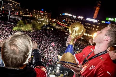 Handball, Weltmeister Dänemark wird in Kopenhagen gefeiert Det danske herrelandshold der vandt guld i VM i haandbold hyldes paa Koebenhavns Raadhusplads, mandag den 28. januar 2019.. , Copenhagen Denmark Copyright: RitzauxScanpix MadsxClausxRasmussenx COP107 spdk20190128-191940-L