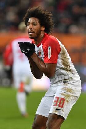 F. CAIUBY DA SILVA vom FC Augsburg freigestellt. Archivfoto: F. CAIUBY DA SILVA (FC Augsburg),fleht,bittet,Gestik, Aktion,Einzelbild,angeschnittenes Einzelmotiv,Halbfigur,halbe Figur. Fussball 1. Bundesliga, 15. Spieltag, FC Augsburg (A)-Hertha BSC (B) 1-1, am 10.12..2017 in Augsburg Deutschland,WWK A R E N A. Â *** F CAIUBY DA SILVA exempted by FC Augsburg Archive photo F CAIUBY DA SILVA FC Augsburg begs gestures action single picture cut single motive half figure half figure football 1 Bundesliga 15 Spieltag FC Augsburg A Hertha BSC B 1 1 on 10 12 2017 in Augsburg Germany WWK A R E N A Â