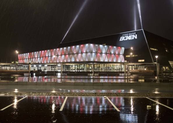 Jyske Bank Boxen, Halle, Multifunktionshalle, Aussenansicht bei Nacht im Regen Spiel um Platz 3., Deutschland (GER) - Frankreich (FRA) 25:26, am 27.01.2019 in Herning Daenemark Handball Weltmeisterschaft 2019, vom 10.01. - 27.01.2019 in Deutschland Daenemark.