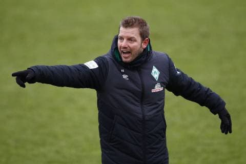 30.01.2019, Trainingsgelaende am Weser-Stadion, Bremen, Werder Bremen beim Training auf dem Trainingsgelaende, im Bild Florian Kohfeldt (Trainer, Bremen) gibt Anweisungen Training von Werder Bremen auf dem Trainingsgelaende am Weser-Stadion