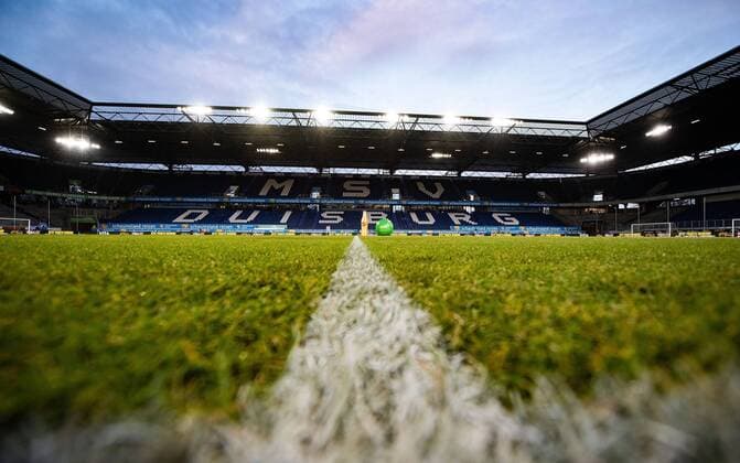 01.02.2019, xfux, Fussball 2.Bundesliga, MSV Duisburg - SV Darmstadt 98, emonline, emspor, v.l. Ansicht Uebersicht Schauinsland-Reisen-Arena Rasen Innenraum Feld Spielfeld Linie Tribuene Flutlicht Licht Dach (DFL DFB REGULATIONS PROHIBIT ANY USE OF PHOTOGRAPHS as IMAGE SEQUENCES and or QUASI-VIDEO) Duisburg