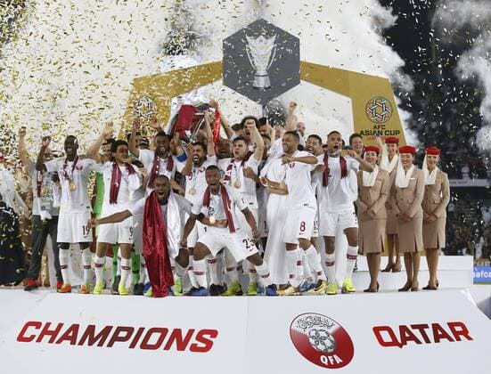 Sport Themen der Woche KW05 Sport Bilder des Tages Fußball, Asien Cup, Japan - Katar ABU DHABI, Feb. 2, 2019 (Xinhua) -- Players of Qatar celebrate on the awarding ceremony after the final match between Japan and Qatar at the 2019 AFC Asian Cup in Abu Dhabi, the United Arab Emirates (UAE), Feb. 1, 2019. (Xinhua Ding Xu) (SP)UAE-ABU DHABI-SOCCER-AFC ASIAN CUP 2019-FINAL-JPN VS QAT  CHN