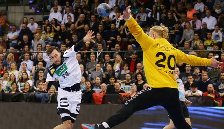 Stuttgart , Handball All Star Game 2019 , All Star-Team vs. Deutsche Nationalmannschaft , von links: Patrick Groetzki ( Deut ) Mikael Appelgren ( AllStar )