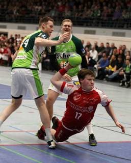 TuS Ferndorf - HSG Wetzlar, 01.02.2019 vorne: Mattis Michel (TuS Ferndorf) gegen (links) Lenny Rubin (HSG Wetzlar) und Anton Lindskog (HSG Wetzlar) Vorbereitung, Testspiel TuS Ferndorf - HSG Wetzlar, 01.02.2019 Neunkirchen Am Rassberg Deutschland