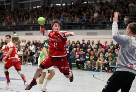 TuS Ferndorf - HSG Wetzlar, 01.02.2019 Bildmitte: Mattis Michel (TuS Ferndorf) per Siebenmeter gegen Torwart Till Klimpke (HSG Wetzlar) mit dem 6:5 Vorbereitung, Testspiel TuS Ferndorf - HSG Wetzlar, 01.02.2019 Neunkirchen Am Rassberg Deutschland