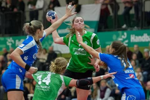 Lena Thomas (SV Werder Bremen, 7) beim Wurf, Spielszene, Aktion, Action, Handball, 2. Bundesliga Frauen, SV Werder Bremen - HC Rödertal,