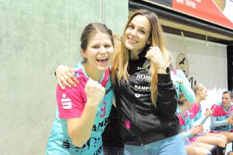 Anika Niederwieser (TusSies Metzingen 14) und Patricia Kovacs (TusSies Metzingen 9) nach dem Spiel TusSies Metzingen, Handball, HBF Ligaspiel, EHF-Cup Gruppenphase , 02.02.2019, Foto:TBaur Eibner TusSies Metzingen vs. IK Saevehof Metzingen Copyright: xEIBNER TobiasxBaurx EP_TBR