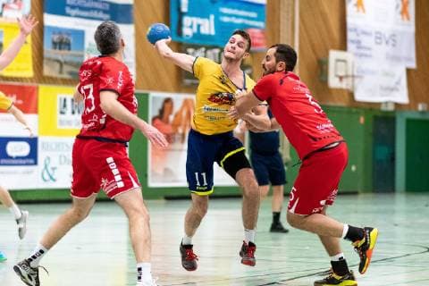 Christian Duerner (SG H2Ku Herrenberg 13), Samuel Loeffler (HSG Konstanz 2 11), Christian Rau (SG H2Ku Herrenberg 05), SG H2Ku Herrenberg vs. HSG Konstanz 2, Handball, BWOL, Maenner, 02.02.2019, SG H2Ku Herrenberg vs. HSG Konstanz 2, Handball, BWOL, Maenner, 02.02.2019 Herrenberg Copyright: xEIBNER WolfgangxFrankx EP_WFK