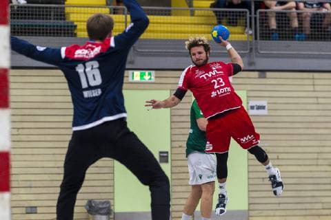 Oehringen, Deutschland 02. Februar 2019: Hohenlohe Cup 2019 - DjK Rimpar vs. TSG Friesenheim v.li. Torhueter Andreas Wieser (Rimpar), Pascal Durak (Friesenheim) Oehringen Hohenlohehalle Baden-Württemberg Deutschland