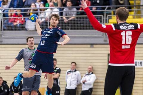 Oehringen, Deutschland 02. Februar 2019: Hohenlohe Cup 2019 - SG BBM Bietigheim vs. DjK Rimpar v.li. Valentin Schmidt (SG BBM Bietigheim), Torhueter Andreas Wieser (Rimpar) Oehringen Hohenlohehalle Baden-Württemberg Deutschland