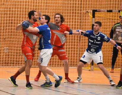 03.02.2018 xkhx Melsungen Benefizspiel MT Melsungen gegen TV Hüttenberg zugunsten der Melsunger Fuldatalschule Philipp Müller (18, MT Melsungen) und Timm Schneider (19, MT Melsungen) gegen Ragnar Johannsson (Hüttenberg) und Moritz Lambrecht ((Hüttenberg)