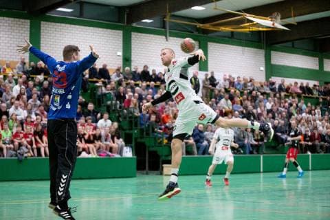 Vlotho, Deutschland 02.02.2019: Testspiel - 2018 2019 - GWD Minden vs. ASV Hamm-Westfalen (L-R) Torwart Oliver Krechel (Hamm), Christoffer Rambo (Minden) Vlotho Nordrhein-Westfalen Deutschland Jaegerortsporthalle