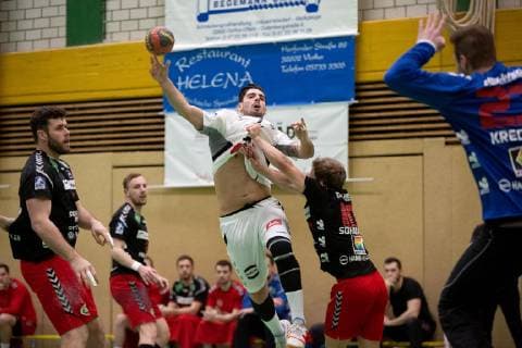 Vlotho, Deutschland 02.02.2019: Testspiel - 2018 2019 - GWD Minden vs. ASV Hamm-Westfalen (L-R) Savvas Savvas (Minden), Vincent Sohmann (Hamm) Vlotho Nordrhein-Westfalen Deutschland Jaegerortsporthalle