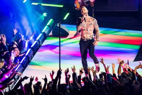 Maroon 5 performs during the halftime show during Super Bowl LIII between the Los Angeles Rams and the New England Patriots at Mercedes-Benz Stadium in Atlanta, GA. CSM NFL American Football Herren USA 2019: Super Bowl LIII FEB 03 - ZUMAc04_ 20190203_zaf_c04_153 Copyright: xJacobxKupfermanx