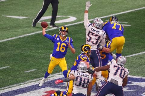 ATLANTA, GA - FEBRUARY 03: Los Angeles Rams quarterback Jared Goff (16) is pressured by New England Patriots middle linebacker Kyle Van Noy (53) during Super Bowl LIII between the Los Angeles Rams and the New England Patriots on February 3, 2019 at Mercedes Benz Stadium in Atlanta, GA. (Photo by Rich Graessle Icon Sportswire) NFL American Football Herren USA FEB 03 Super Bowl LIII - Rams v Patriots Icon190203140 EDITORIAL USE ONLY