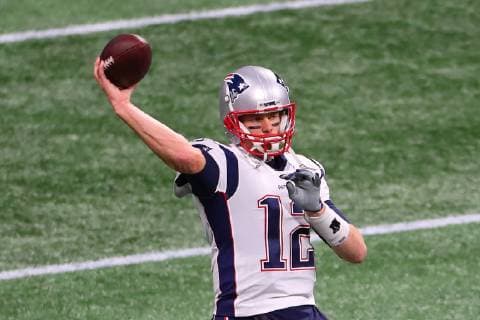 ATLANTA, GA - FEBRUARY 03: New England Patriots quarterback Tom Brady (12) warms up prior to Super Bowl LIII between the Los Angeles Rams and the New England Patriots on February 3, 2019 at Mercedes Benz Stadium in Atlanta, GA. (Photo by Rich Graessle Icon Sportswire) NFL American Football Herren USA FEB 03 Super Bowl LIII - Rams v Patriots Icon190203158 EDITORIAL USE ONLY