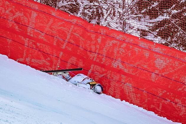 Sport Themen der Woche KW06 Sport Bilder des Tages 05.02.2019, Aare, SWE, FIS Weltmeisterschaften Ski Alpin, SuperG, Damen, im Bild Lindsey Vonn (USA) nach ihrem Sturz Lindsey Vonn of the USA after her Chrash during the ladie s Super-G of the FIS Ski Alpine World Championships 2019 in Aare, Sweden on 2019 02 05. Aare *** 05 02 2019 Aare SWE FIS World Championships Alpine Skiing SuperG Women in picture Lindsey Vonn USA after her fall Lindsey Vonn of the USA after her Chrash during the ladie s Super G of the FIS Ski Alpine World Championships 2019 in Aare Sweden on 2019 02 05 Aare  EP_gro  