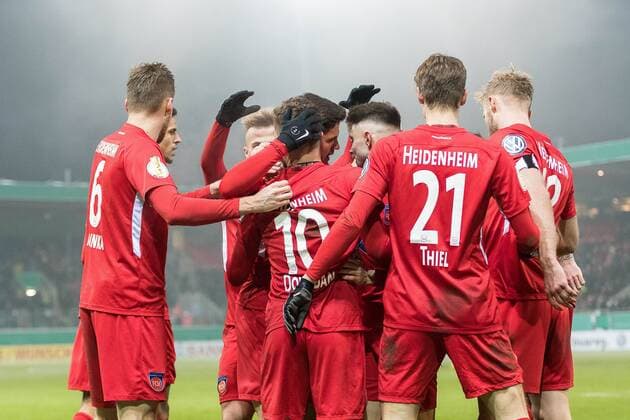 Sport Themen der Woche KW06 Sport Bilder des Tages Torjubel zum 1:1 durch Nikola Dovedan (FC Heidenheim, 10), 51. FC Heidenheim vs. Bayer 04 Leverkusen, DFB-Pokal Achtelfinale, 05.02.2019, DFB REGULATIONS PROHIBIT ANY USE OF PHOTOGRAPHS AS IMAGE SEQUENCES AND OR QUASI-VIDEO, 1. FC Heidenheim vs. Bayer 04 Leverkusen, DFB-Pokal Achtelfinale, 05.02.2019 Heidenheim *** Goal celebration to 1 1 by Nikola Dovedan FC Heidenheim 10 51 FC Heidenheim vs. Bayer 04 Leverkusen DFB Cup Round of the Sixteen 05 02 2019 DFB REGULATIONS PROHIBIT ANY USE OF PHOTOGRAPHS AS IMAGE SEQUENCES AND OR QUASI VIDEO 1 FC Heidenheim vs. Bayer 04 Leverkusen DFB Cup Round of the Sixteen 05 02 2019 Heidenheim Copyright: xEIBNER WolfgangxFrankx EP_WFK