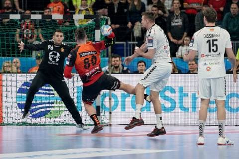 v.li.: Dejan Milosavljev (Torwart, Skopje, 96), Jannik Kohlbacher (RNL, 80), Gleb Kalarash (Skopje, 21), Christian Dissinger (Skopje, 15), Aktion, Action, Spielszene, Handball, Champions League, Rhein-Neckar Löwen - RK Vardar Skopje,