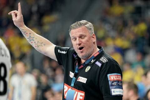 Sport Bilder des Tages Nikolaj Jacobsen (Trainer, Cheftrainer, RNL), gibt Anweisungen, gestikuliert, mit den Armen gestikulieren, gives instructions, gesticulate, Einzelbild, Aktion, Action, Handball, Champions League, Rhein-Neckar Löwen - RK Vardar Skopje,