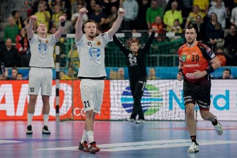 v.li.: Dainis Kristopans (Skopje, 10), Gleb Kalarash (Skopje, 21), jubeln über ein Tor, Jubel, Torjubel, Torerfolg, celebrate the goal, goal, celebration, Jubel ueber das Tor, optimistisch, Spielszene, Highlight, Action, Aktion, Handball, Champions League, Rhein-Neckar Löwen - RK Vardar Skopje,