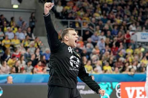 Dejan Milosavljev (Torwart, Skopje, 96), jubelt über ein Tor, Jubel, Torjubel, Torerfolg, celebrate the goal, goal, celebration, Jubel ueber das Tor, optimistisch, Spielszene, Highlight, Action, Aktion, Einzelbild, Aktion, Action, Handball, Champions League, Rhein-Neckar Löwen - RK Vardar Skopje,