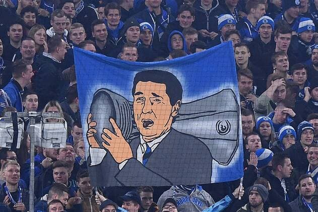 Sport Themen der Woche KW06 Fußball DFB-Pokal Achtelfinale FC Schalke 04 - Fortuna Düsseldorf am 06.02.2019 in der Veltins Arena in Gelsenkirchen Transparent Plakat mit dem Konterfei des verstorbenen Rudi Assauer DFB regulations prohibit any use of photographs as image sequences and or quasi-video. *** Football DFB Cup Round of 16 FC Schalke 04 Fortuna Düsseldorf on 06 02 2019 in the Veltins Arena in Gelsenkirchen Transparent poster with the likeness of the late Rudi Assauer DFB regulations prohibit any use of photographs as image sequences and or quasi video xRx
