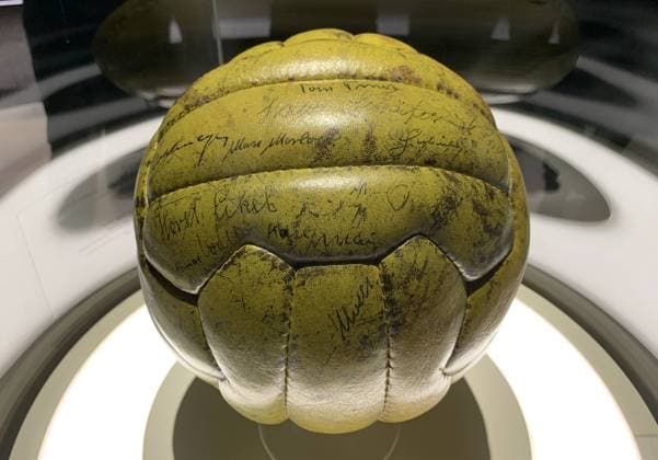 Original Spielball des Finales Wunder von Bern mit den Unterschriften der Weltmeisterelf in der Ausstellung des Deutschen Fußballmuseum in Dortmund - 08.02.2019: Deutsches Fußballmuseum in Dortmund DISCLAIMER: DFL regulations prohibit any use of photographs as image sequences and or quasi-video.