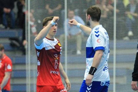 Die Spieler klatschen sich vor dem Spiel ab beim Spiel TUSEM Essen vs. Dessau-Rosslauer HV, Handball, 2. Bundesliga, 08.02.2019 TUSEM Essen vs. Dessau-Rosslauer HV, Handball, 2. Bundesliga, 08.02.2019 Essen Copyright: xEIBNER MarioxHommesx EP_MHS