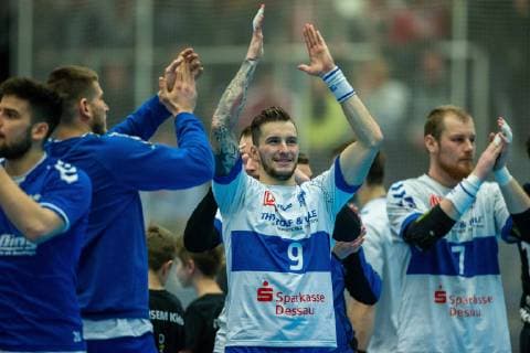 Marek Vanco (Dessau-Rosslau 9) und Libor Hanisch (Dessau-Rosslau 7) klatschen den Fans zu beim Spiel TUSEM Essen vs. Dessau-Rosslauer HV, Handball, 2. Bundesliga, 08.02.2019 TUSEM Essen vs. Dessau-Rosslauer HV, Handball, 2. Bundesliga, 08.02.2019 Essen Copyright: xEIBNER MarioxHommesx EP_MHS