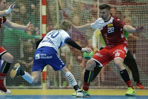 v.l. Slavomir Mlotek (Dessau-Rosslau 10) laeuft Dennis Szczesny (Essen 22) an beim Spiel TUSEM Essen vs. Dessau-Rosslauer HV, Handball, 2. Bundesliga, 08.02.2019 TUSEM Essen vs. Dessau-Rosslauer HV, Handball, 2. Bundesliga, 08.02.2019 Essen Copyright: xEIBNER MarioxHommesx EP_MHS