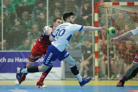 Tim Zechel (Essen 96) blockt Jonas Hoenicke (Dessau-Rosslau 20) beim Spiel TUSEM Essen vs. Dessau-Rosslauer HV, Handball, 2. Bundesliga, 08.02.2019 TUSEM Essen vs. Dessau-Rosslauer HV, Handball, 2. Bundesliga, 08.02.2019 Essen Copyright: xEIBNER MarioxHommesx EP_MHS
