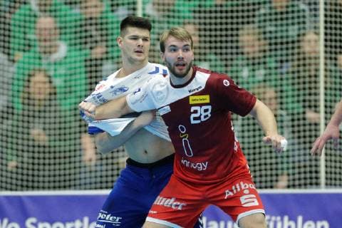 v.l. Philip Jungemann (Dessau-Rosslau 21) wird von Malte Seidel (Essen 28) bewacht beim Spiel TUSEM Essen vs. Dessau-Rosslauer HV, Handball, 2. Bundesliga, 08.02.2019 TUSEM Essen vs. Dessau-Rosslauer HV, Handball, 2. Bundesliga, 08.02.2019 Essen Copyright: xEIBNER MarioxHommesx EP_MHS