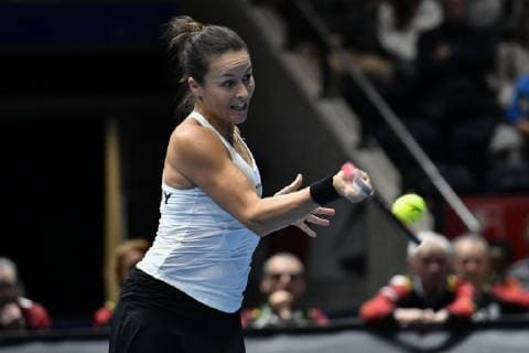 GER, Fed Cup 2019: Auftakt Deutschland vs. Weißrussland in Braunschweig 09.02.2019, Volkswagen Halle, Braunschweig, GER, Fed Cup 2019: Auftakt Deutschland vs. Weißrussland in Braunschweig, im Bild Tatjana Maria (GER), Porsche Team Deutschland beim Vorhandschlag