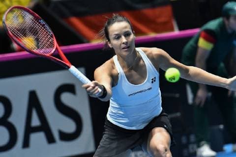 GER, Fed Cup 2019: Auftakt Deutschland vs. Weißrussland in Braunschweig 09.02.2019, Volkswagen Halle, Braunschweig, GER, Fed Cup 2019: Auftakt Deutschland vs. Weißrussland in Braunschweig, im Bild Tatjana Maria (GER), Porsche Team Deutschland beim Vorhandschlag