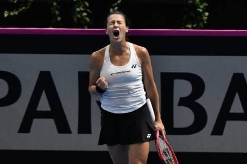 GER, Fed Cup 2019: Auftakt Deutschland vs. Weißrussland in Braunschweig 09.02.2019, Volkswagen Halle, Braunschweig, GER, Fed Cup 2019: Auftakt Deutschland vs. Weißrussland in Braunschweig, im Bild Tatjana Maria (GER), Porsche Team Deutschland zeigt die Faust, Jubel Freude Emotion