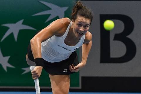 GER, Fed Cup 2019: Auftakt Deutschland vs. Weißrussland in Braunschweig 09.02.2019, Volkswagen Halle, Braunschweig, GER, Fed Cup 2019: Auftakt Deutschland vs. Weißrussland in Braunschweig, im Bild Tatjana Maria (GER), Porsche Team Deutschland beim Aufschlag