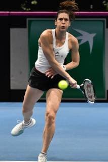GER, Fed Cup 2019: Auftakt Deutschland vs. Weißrussland in Braunschweig 09.02.2019, Volkswagen Halle, Braunschweig, GER, Fed Cup 2019: Auftakt Deutschland vs. Weißrussland in Braunschweig, im Bild Andrea Petkovic (GER), Porsche Team Deutschland beim Aufschlag