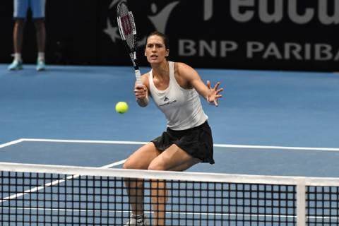 GER, Fed Cup 2019: Auftakt Deutschland vs. Weißrussland in Braunschweig 09.02.2019, Volkswagen Halle, Braunschweig, GER, Fed Cup 2019: Auftakt Deutschland vs. Weißrussland in Braunschweig, im Bild Andrea Petkovic (GER), Porsche Team Deutschland beim Halbflugball