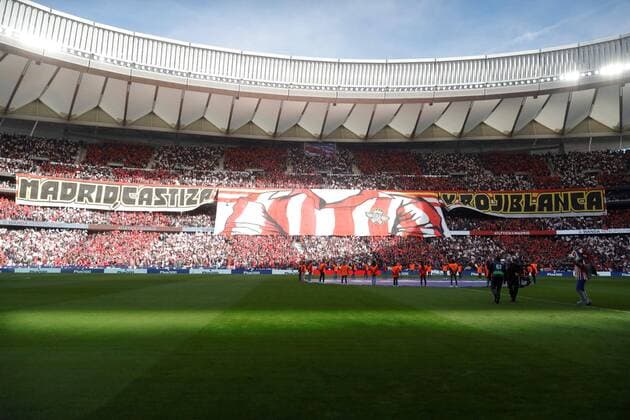 Atletico Madrid s fans cheer prior to a Spanish LaLiga soccer match between Atletico Madrid and Real Madrid at the Wanda Metropolitano stadium in Madrid, Spain, 09 February 2019. Atletico Madrid vs Real Madrid !ACHTUNG: NUR REDAKTIONELLE NUTZUNG!  Copyright: xJUANJOxMARTINx GRAF4475 20190209-636853287035151143